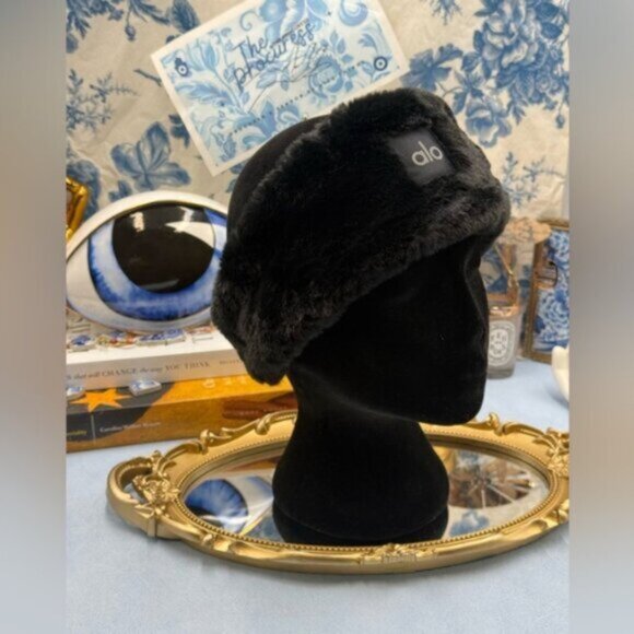 🆕 ALO YOGA 🧿 NWOT Faux Fur Ear Warmers - Black - Picture 3 of 13